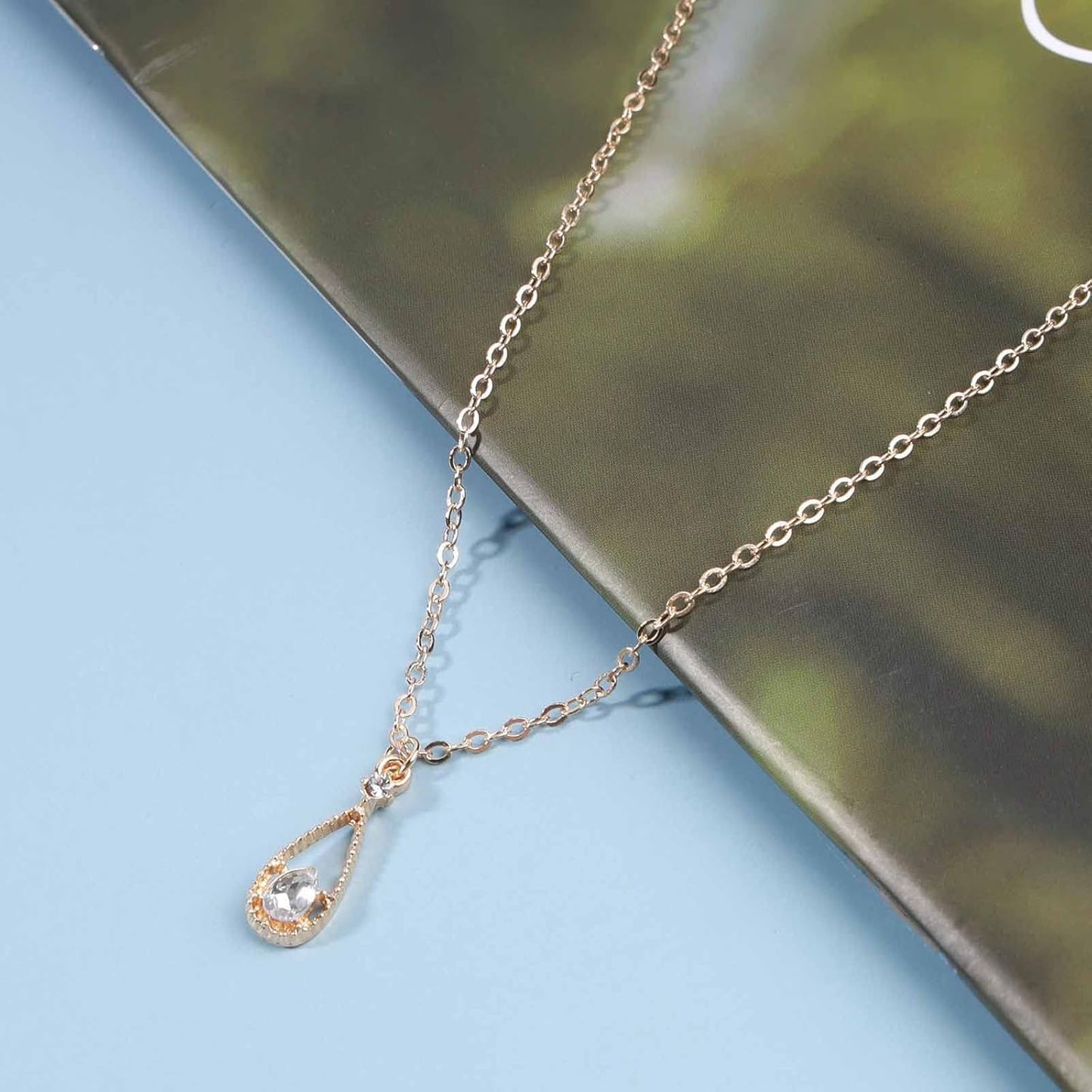 Vintage Tiny Teardrop Crystal Necklace Choker Gold Rhinestone Dot Pendant Necklace Chain Water Drop Choker Necklace Minimalism Necklace Chain Jewelry for Women and Girls