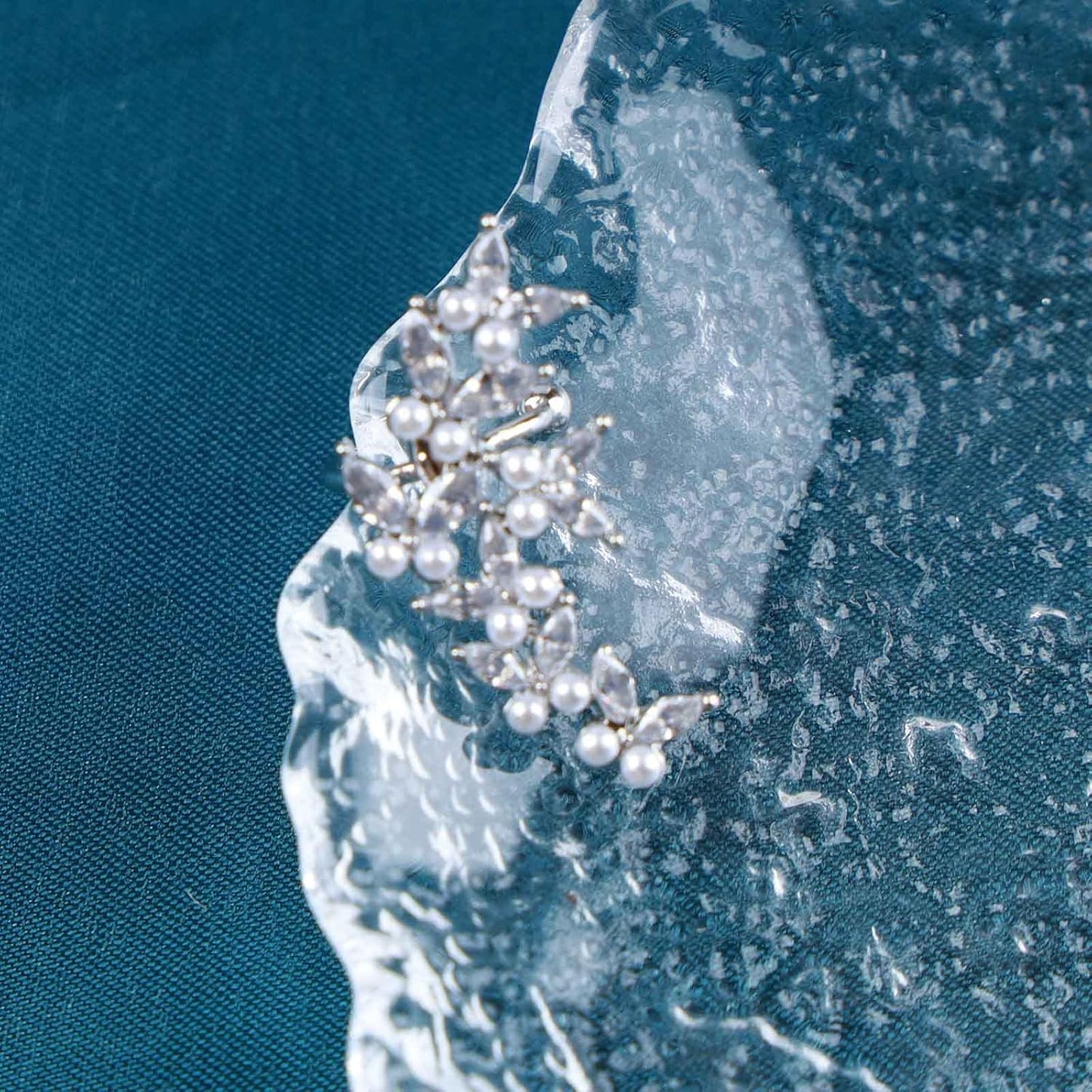 Vintage Crystal Pearl Ear Cuff Earrings Rhinestone Butterfly Cuff Wrap Earrings Cz Butterfly Ear Climber Cuff Earrings Silver Pearl Cz Non Piercing Earring Jewelry for Women(Left)